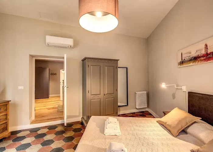 Campo Di Fiori 2 Bedroom Int 4 Rom